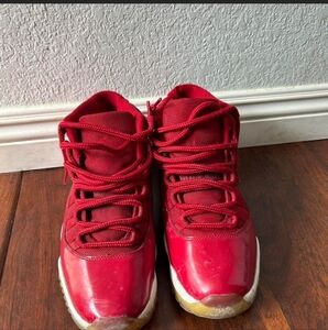 Jordan 11 gym red